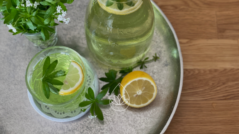 AROMATISCHE WALDMEISTER BOWLE: REZEPT ZUM SELBERMACHEN